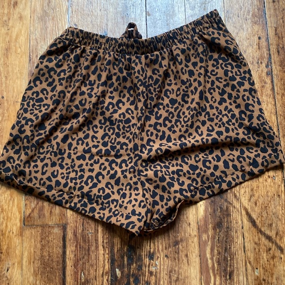 sienna sky light leopard print toe front shorts - Picture 5 of 5